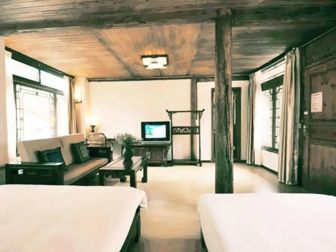 Golden Waterfront Inn
