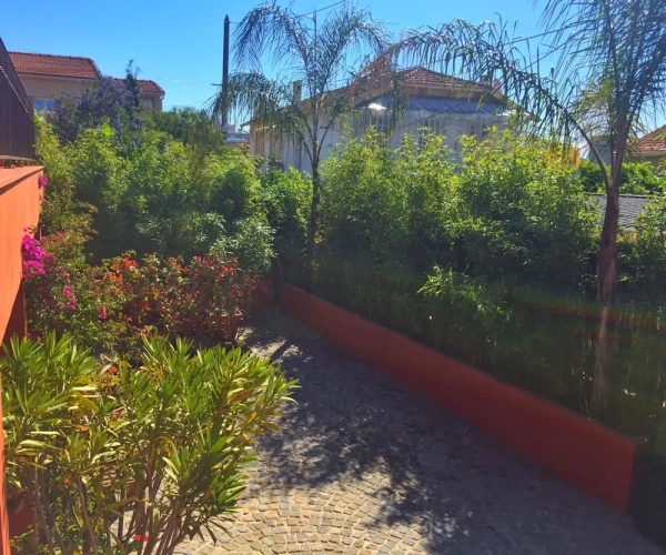 Apartment with garden view