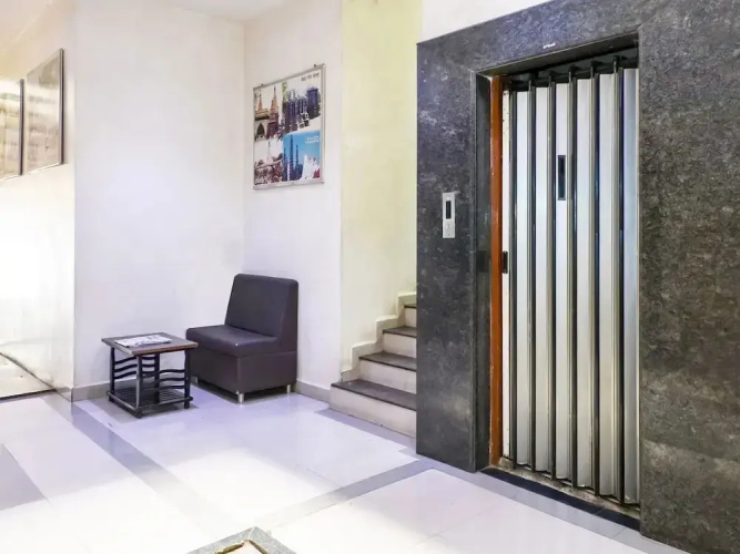 Hotel Mangesh Plaza