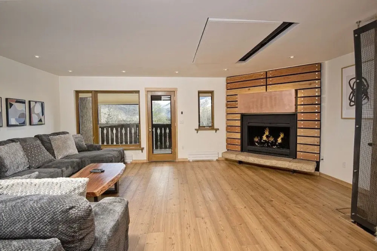 Eiger 9 3 Bedroom Condo by RedAwning