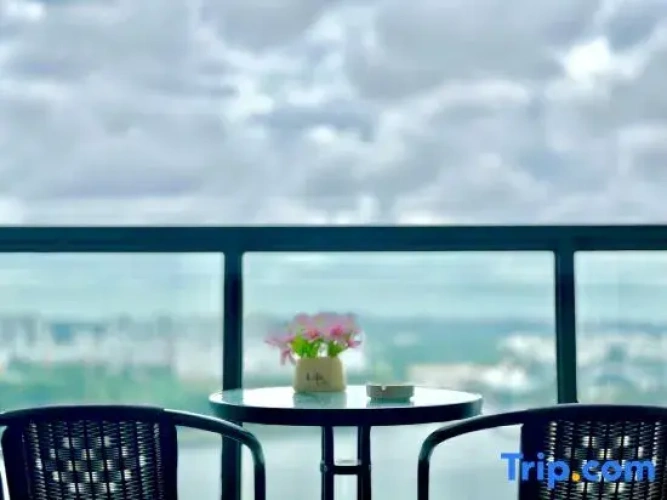4 Bedrooms Apartment with sea view
