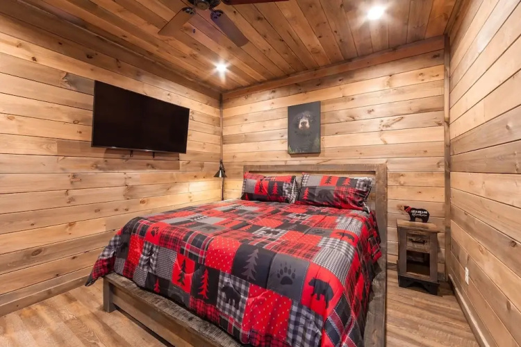 The Gathering Place 3 Bedroom Cabin by RedAwning