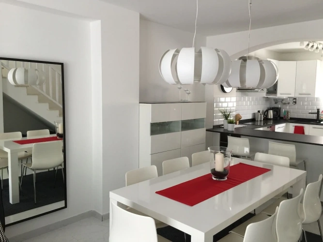 4 Bedrooms Cottage