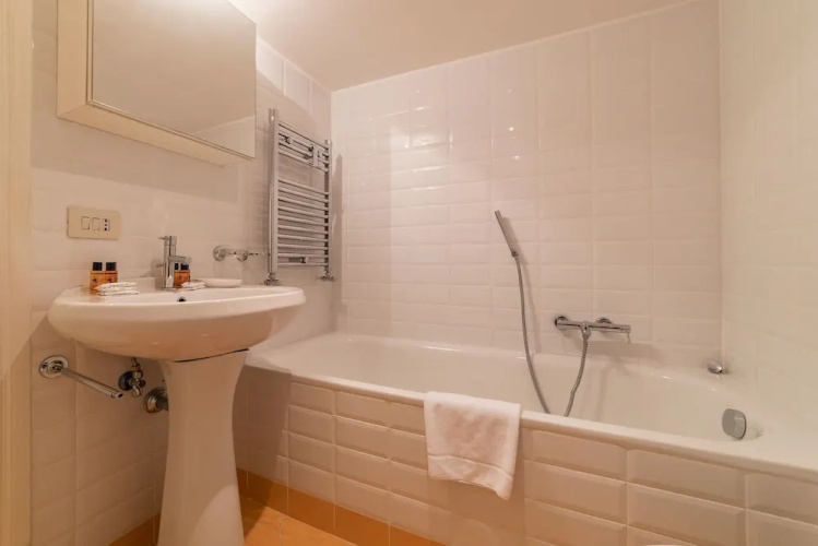 Indipendent Access Apartment in Largo Orbitelli - Ac/wi-fi