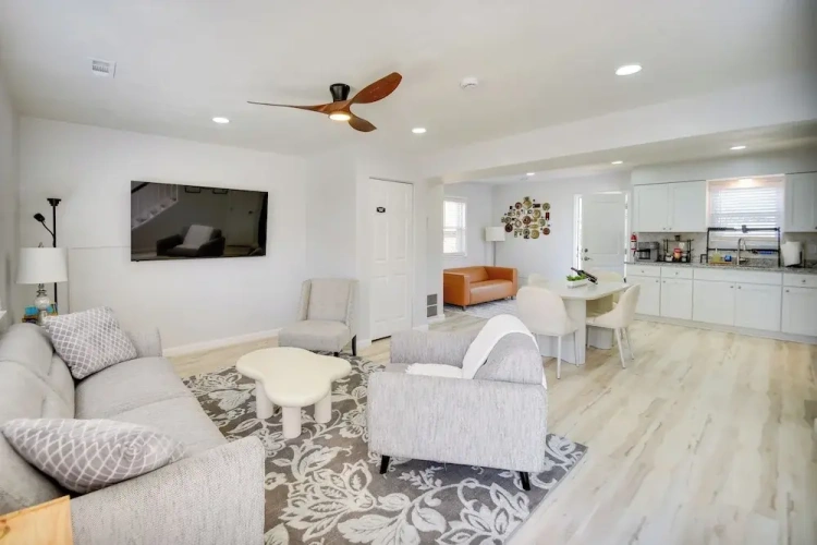 2 Bedrooms Apartment