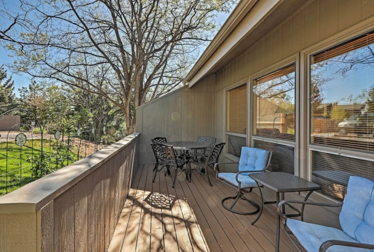 Flagstaff Townhome w/ Deck: Easy Access Downtown!