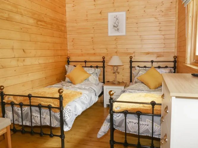 Acorn Lodge