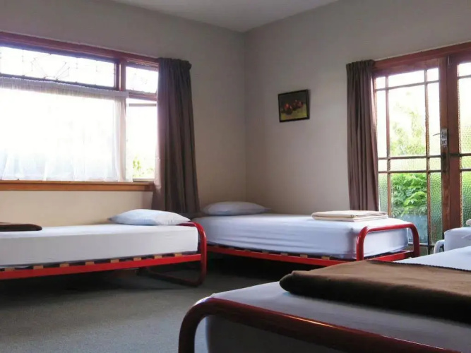 Dolphin Lodge Backpackers