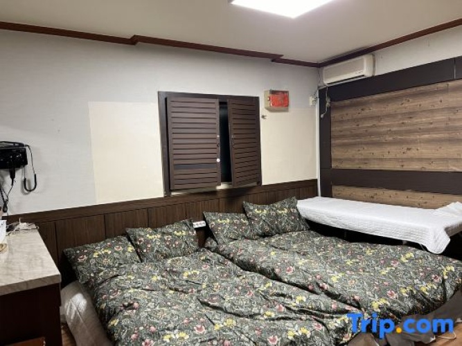 Standard Quintuple room