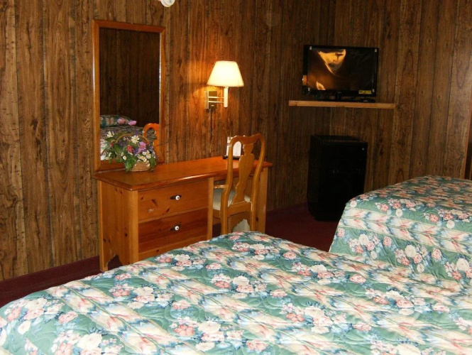 Super 7 Inn Cadiz