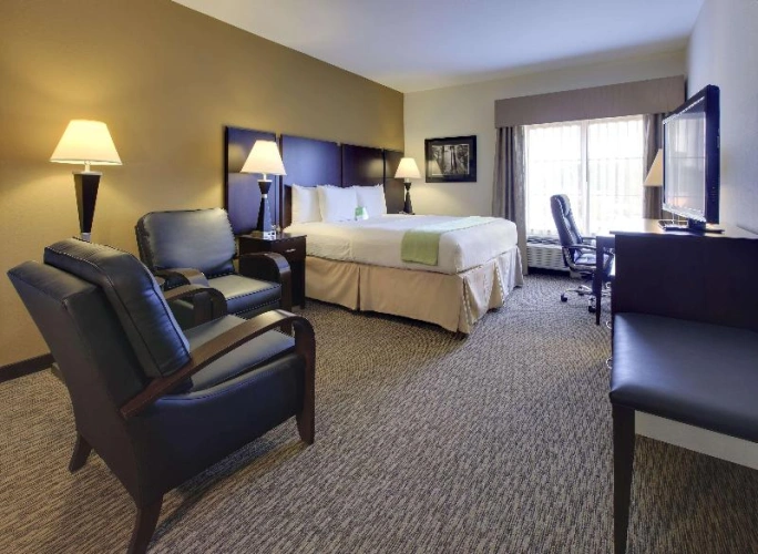 1 Bedroom Standard Quadruple Family room