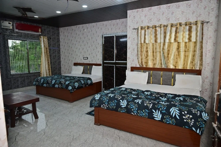 Standard Quadruple Family room