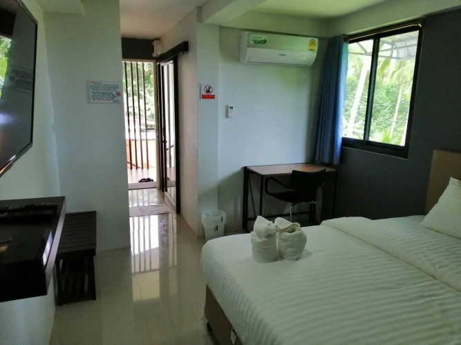 Standard Double room with street view