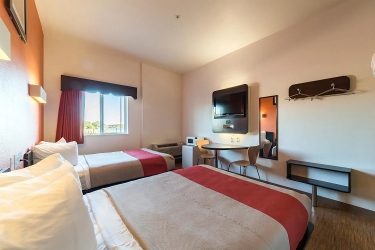 Motel 6 Eagle Pass, TX - Lakeside