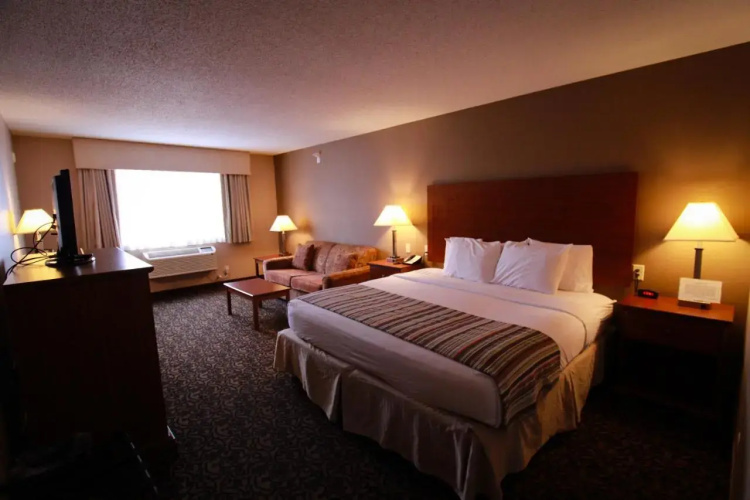 Canby Inn and Suites