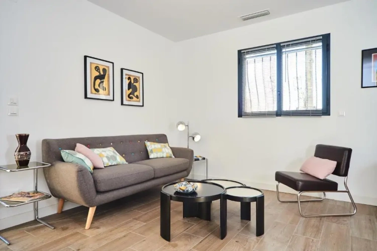 Apartment with garden view