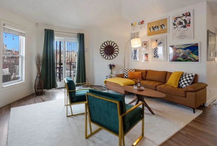 Pine Street Loft –Just steps from Old Town Square!