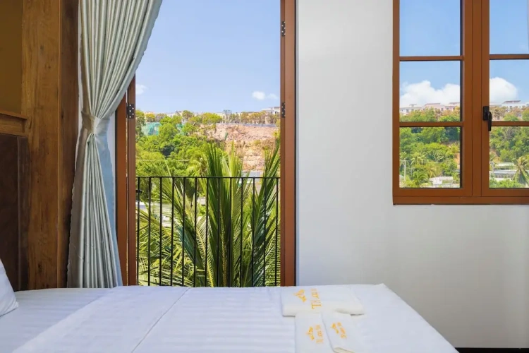 Superior Double room with balcony and with city view