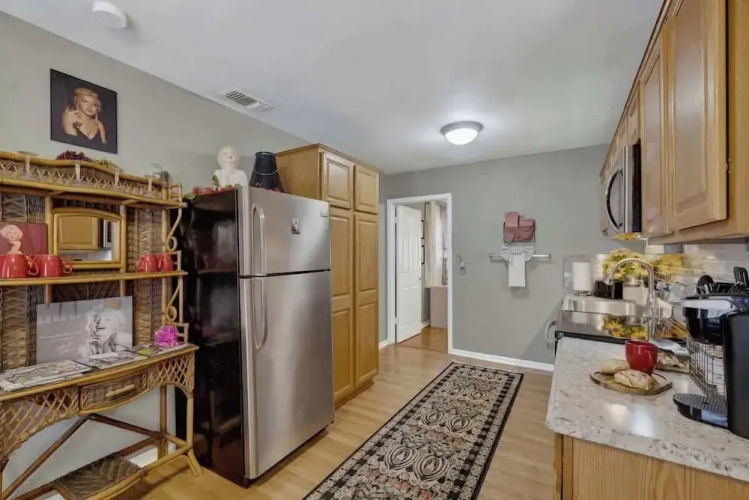 Marilyn House Iconic Charm 3 Mins to Downtown!