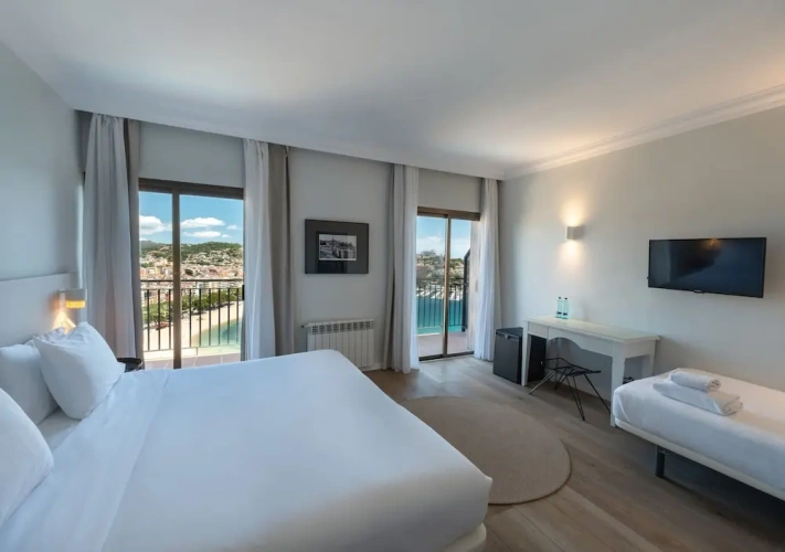 Standard Triple room