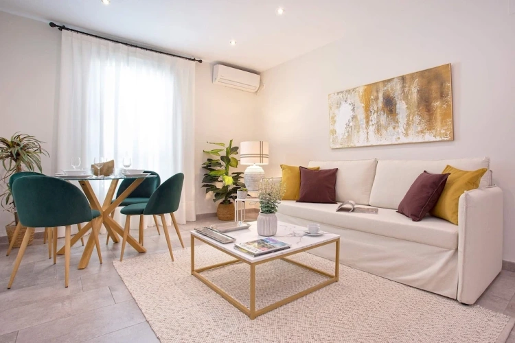 2 Bedrooms Apartment