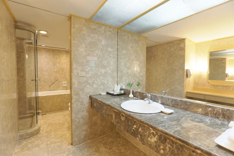 1 Bedroom Standard Quadruple Family room with city view