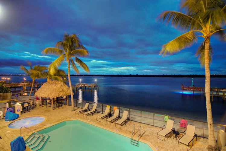 Hutchinson Island Plaza Hotel & Suites photo 15