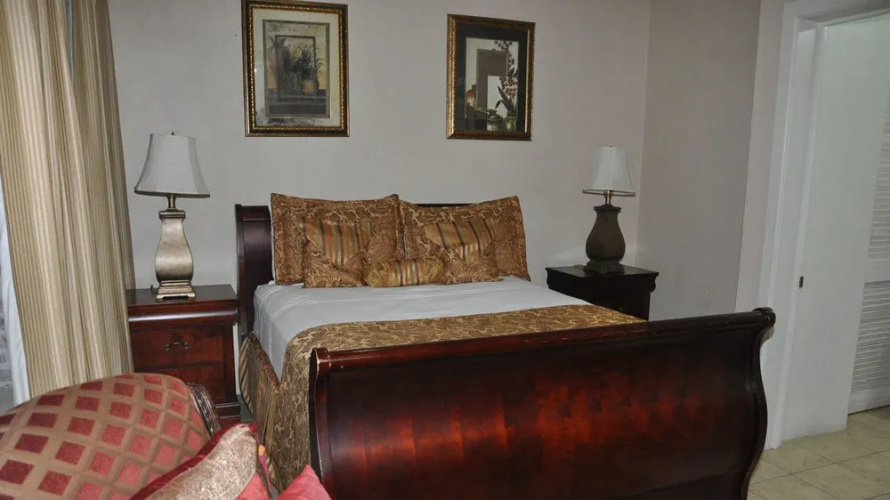 Cobblestone Inn