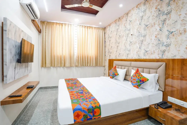 Fabhotel Platinum Palace