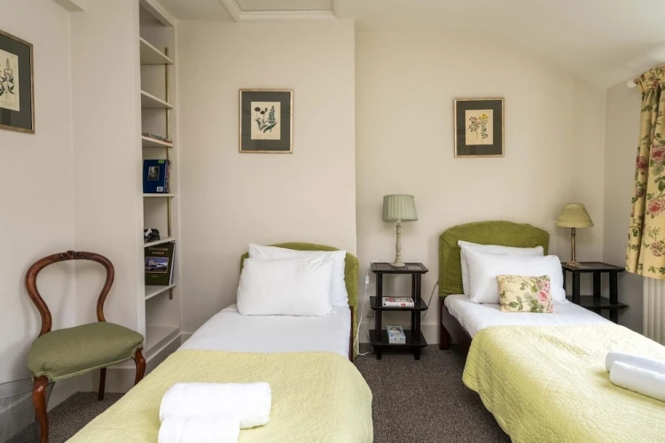 2 Bedrooms Cottage