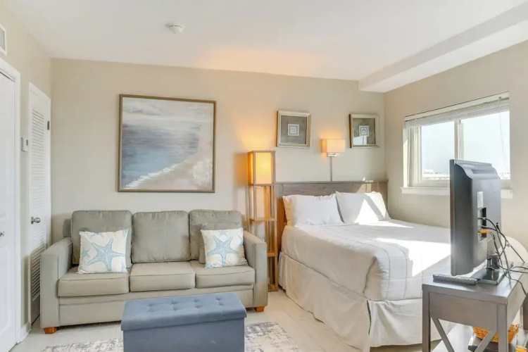 On-site Beach Access: Studio in Gulf Shores