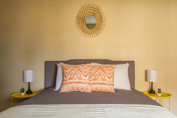 2 BR Apt w/ Pool, Laundry & Wifi by Frontdesk