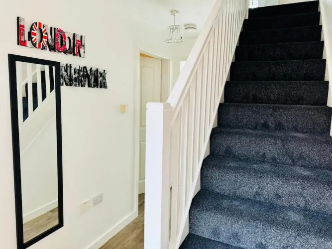 4-bed Charming Pet-friendly House w/ Garden