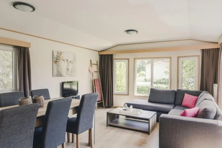 3 Bedrooms Apartment
