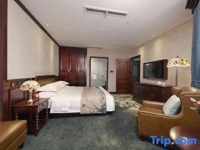 Deluxe Family Suite