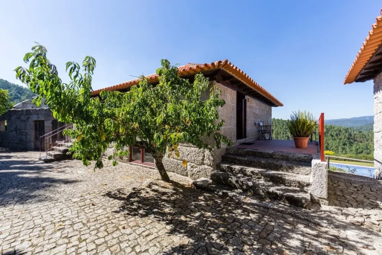 2 Bedrooms Cottage with pool view