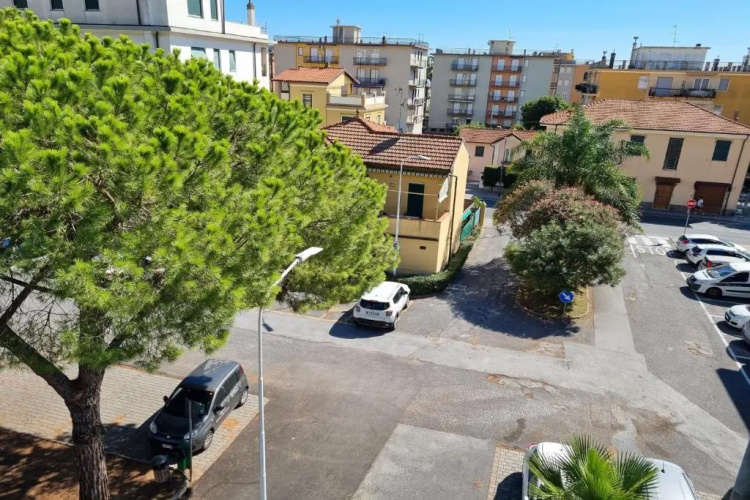 Edera With Balcony Few Steps From Sea
