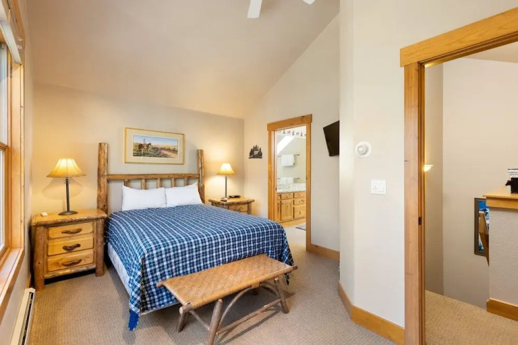 8767 Trappers Crossing 4 Bedroom Condo by RedAwning