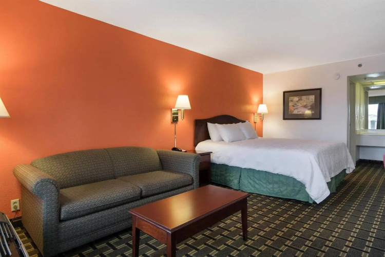 Dublin Inn and Suites