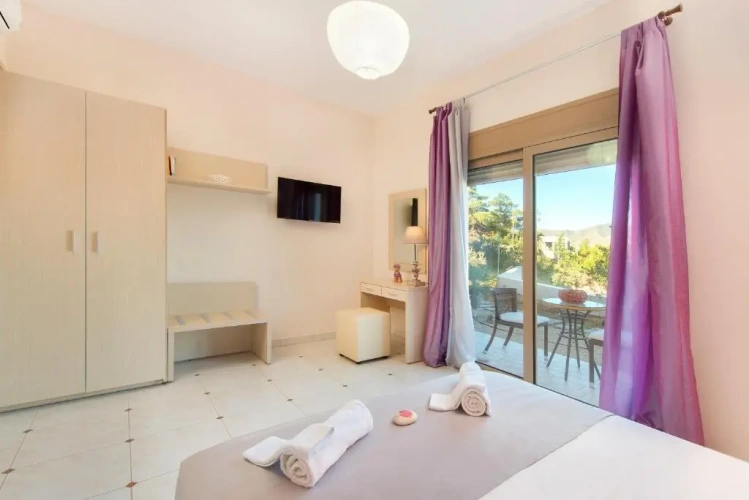 Standard Triple room