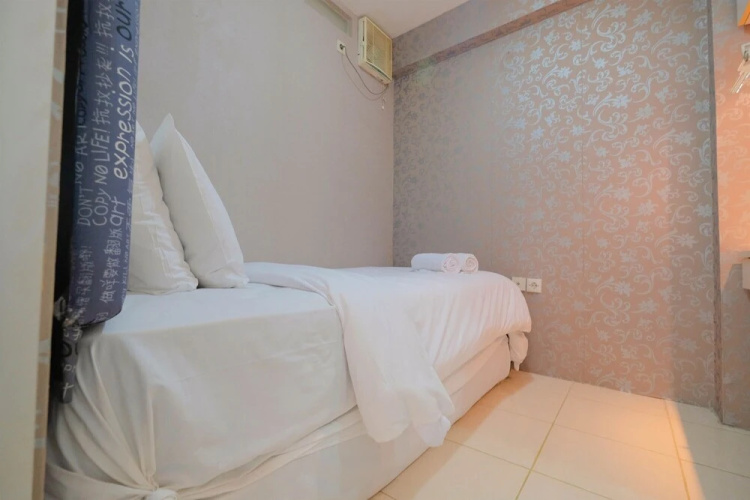 Emerald Functional 2BR Apartment Gading Nias