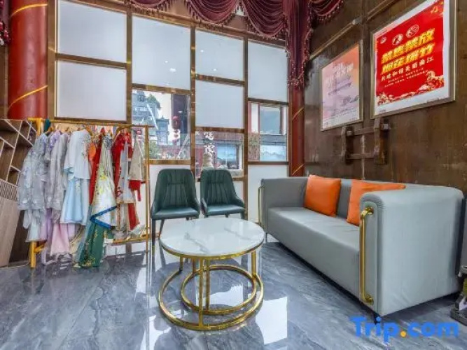 Aimi Hotel