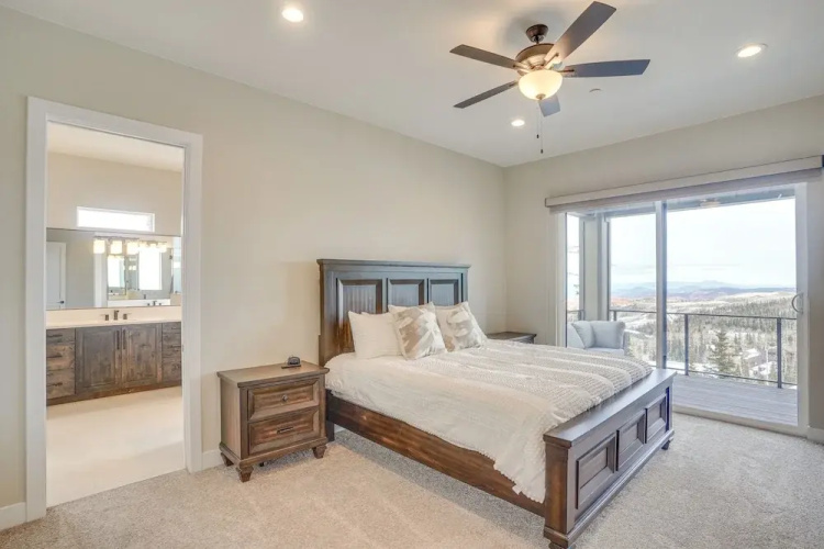 Spacious Utah Escape w/ Balcony & Mountain Views!