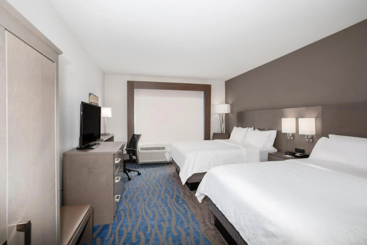 Holiday Inn Express & Suites Great Bend by IHG