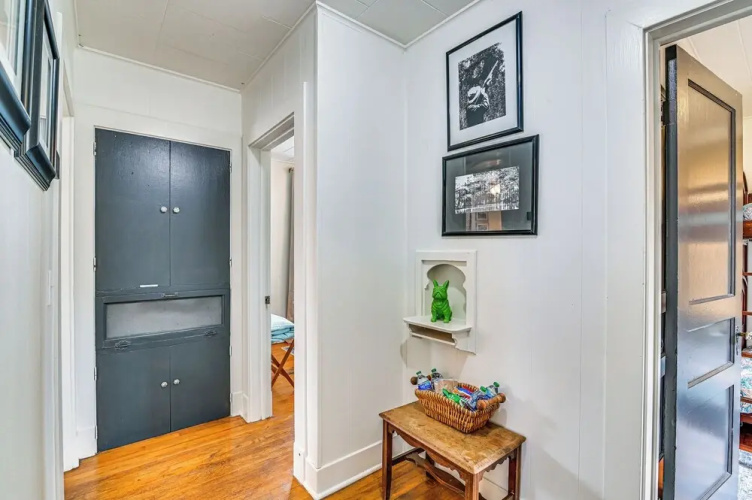 Charming Abode ~ 2 Mi to Mississippi State Campus!