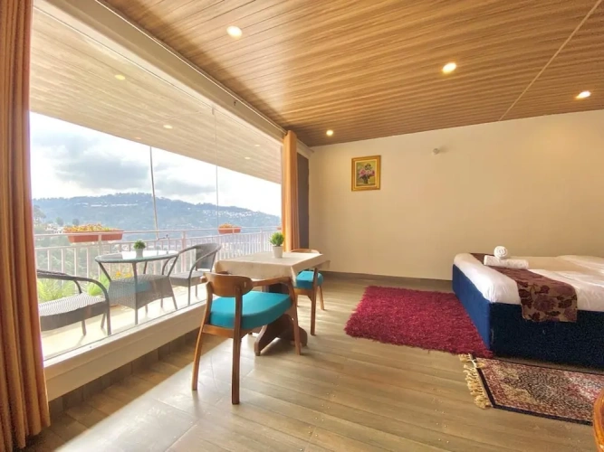 Standard Family room with mountain view