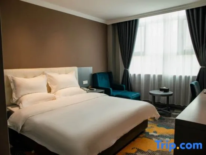 Suite with city view