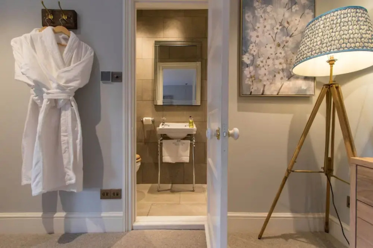 Atherstone Farmhouse & Cottage