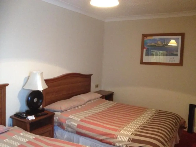 Standard Triple room