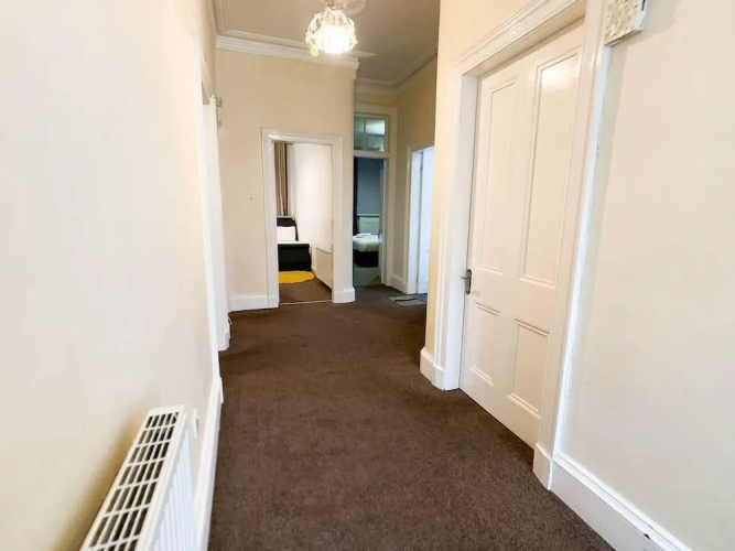Large Glasgow South Family Home - Free Parking